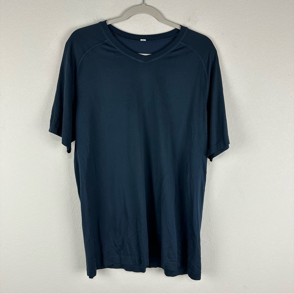 Lululemon Men’s Dark Blue Metal Vent Short Sleeve Athletic Athleisure Shirt XL